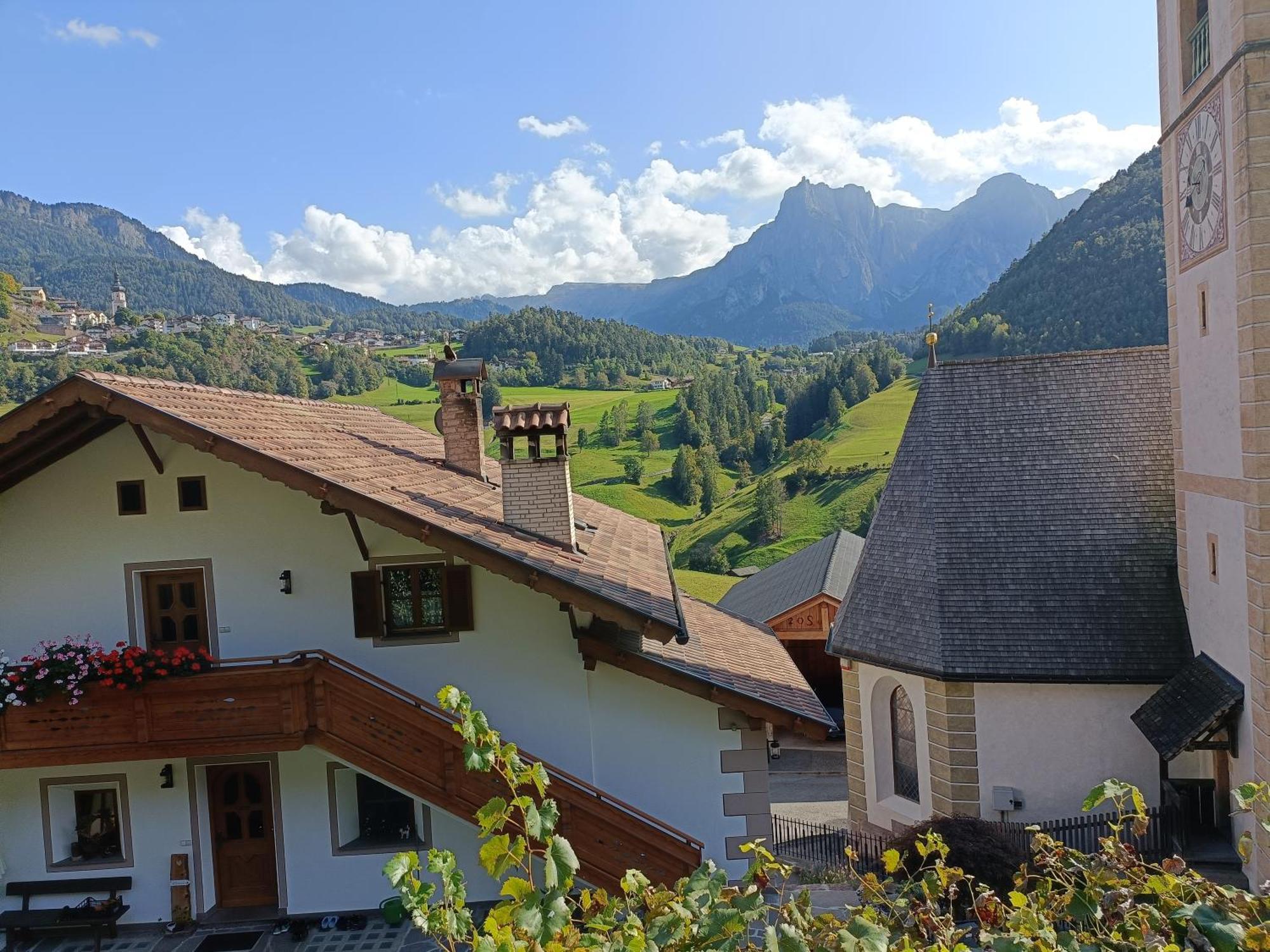 Gosthof Kastelruth Apartamento Exterior foto